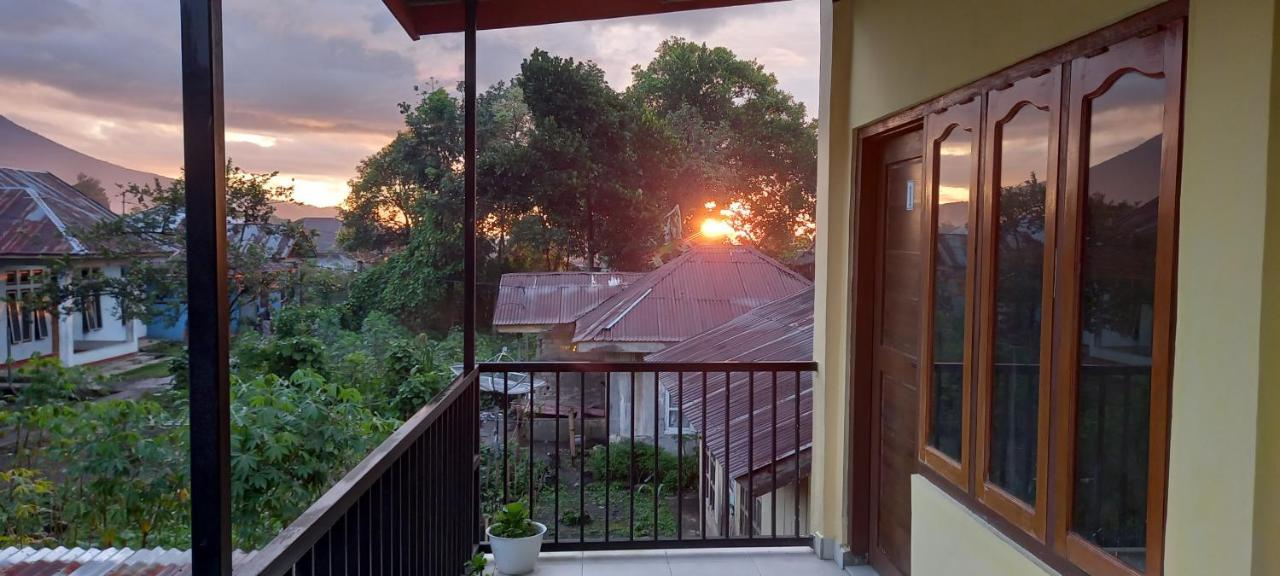 Tange Guest House Ruteng Exterior foto