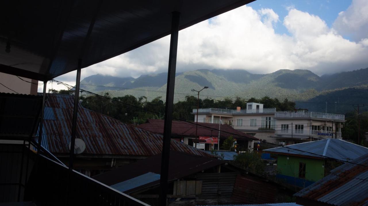 Tange Guest House Ruteng Exterior foto
