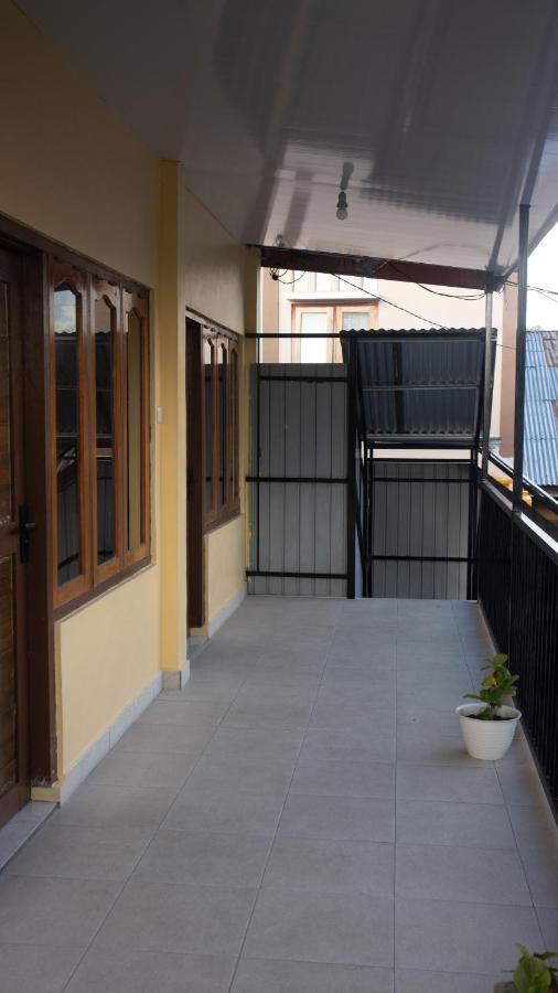Tange Guest House Ruteng Exterior foto