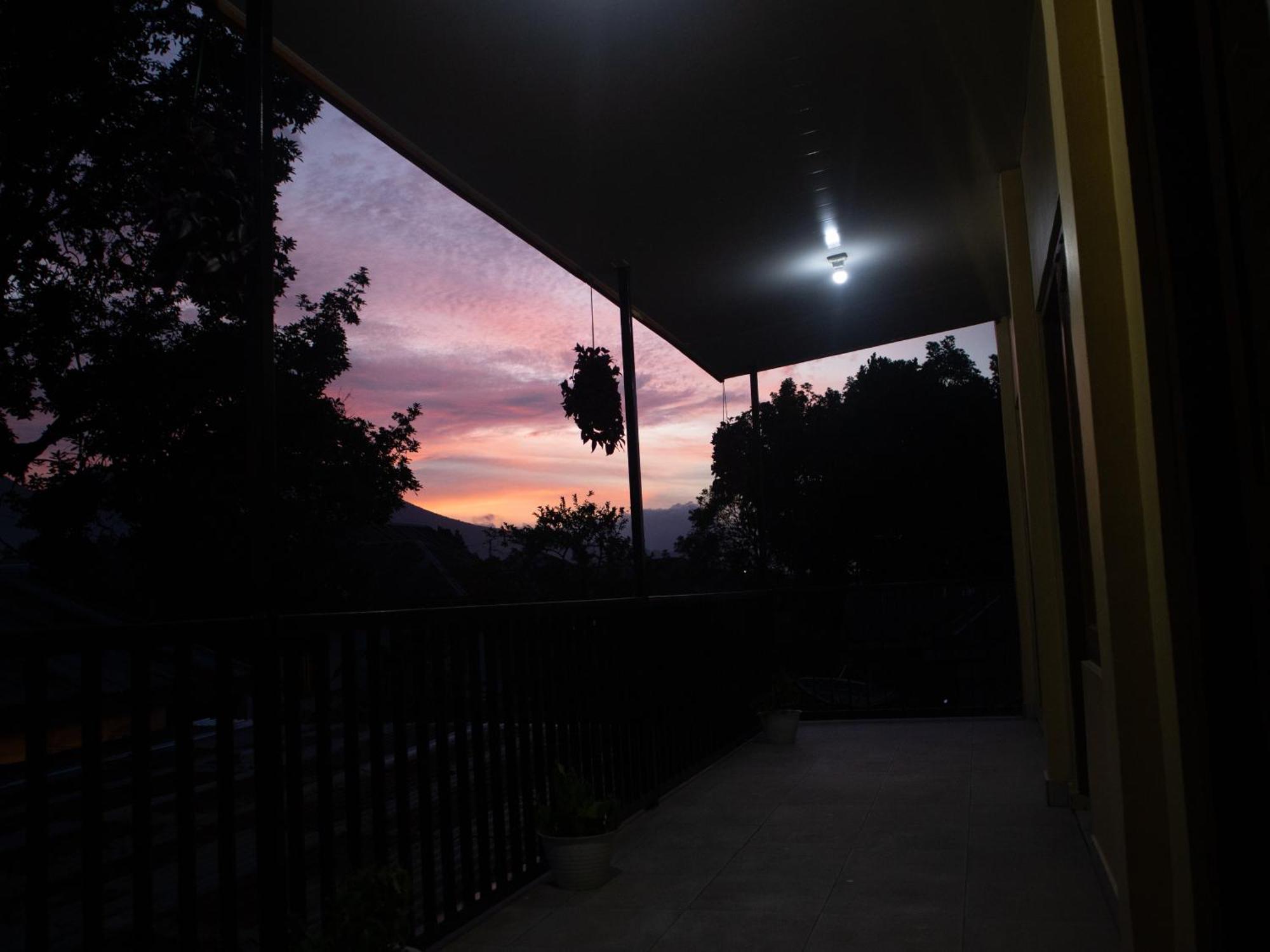 Tange Guest House Ruteng Exterior foto